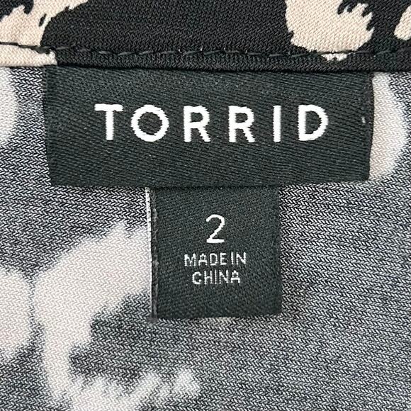 Torrid Black Leopard Sleeveless Halter Top - Picture 9 of 10